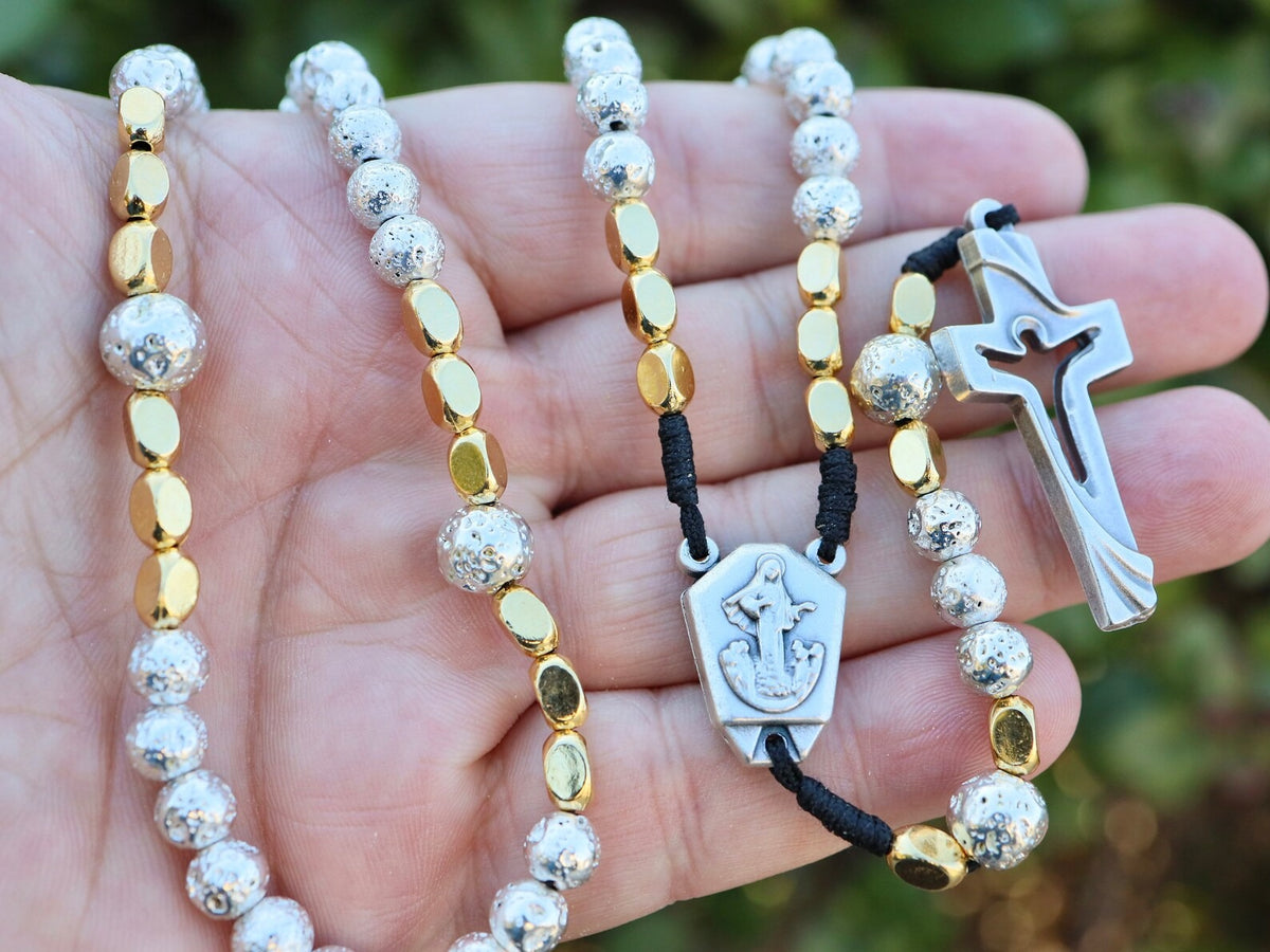 Rosario de Lava Oro Blanco – Santo Anello