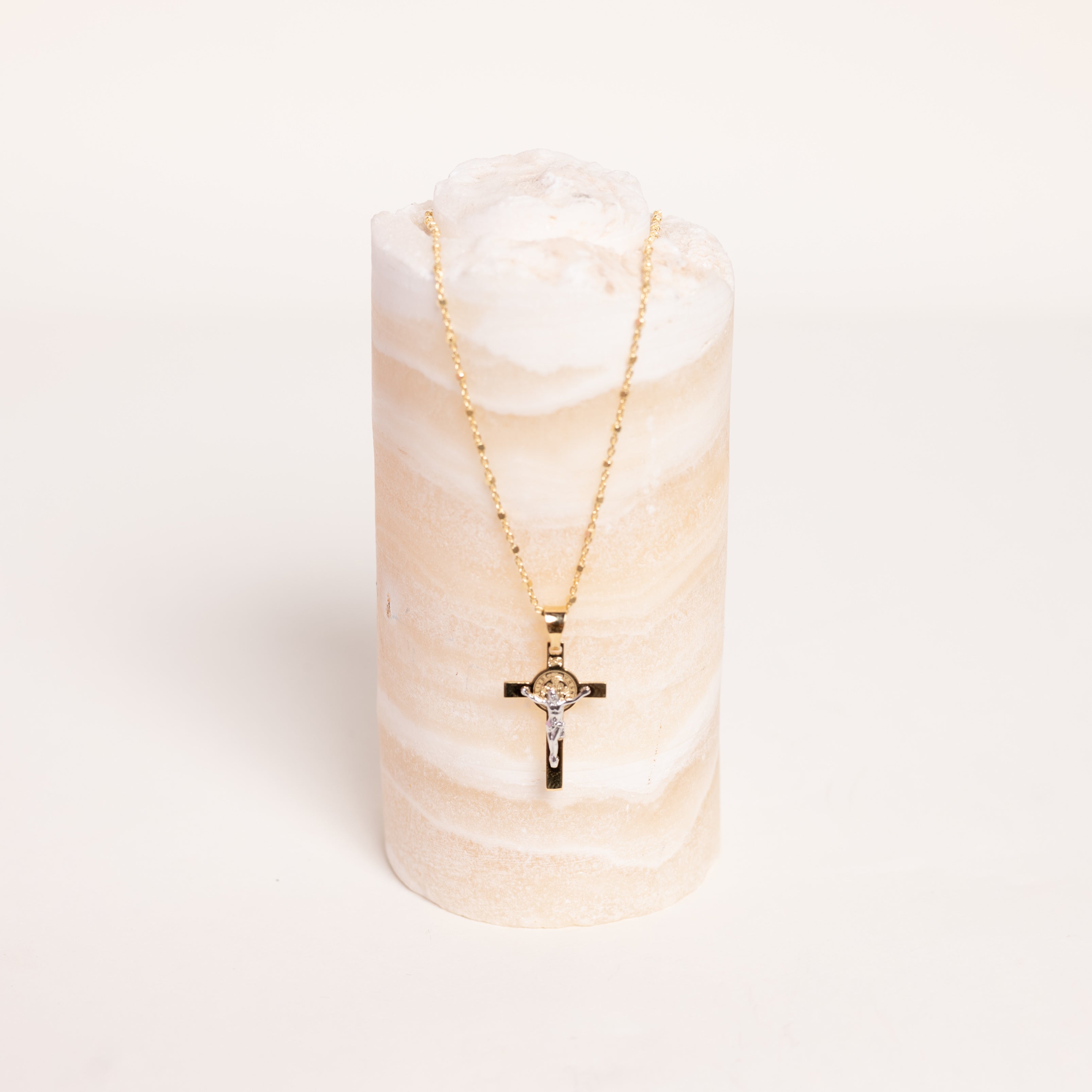Crucifijo San Benito Plata